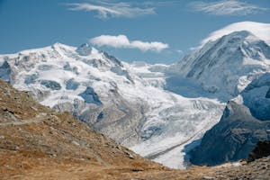 Majestic Alpine landscape with snow-covered peaks in Zermatt, Schweiz.